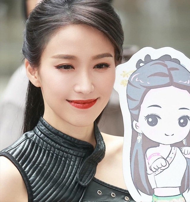 TVB人氣女星不慎走光！露出肉色打底，美貌明艷動(dòng)人卻不受高層捧