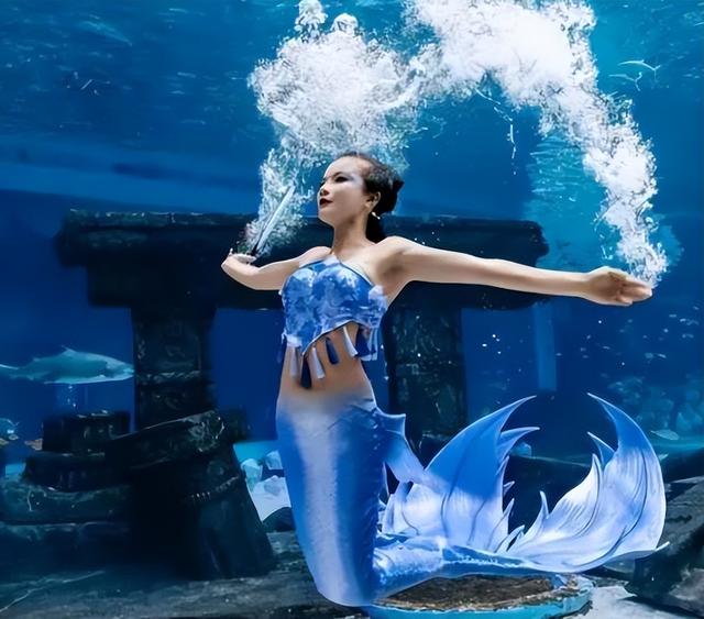 烏克蘭185長腿美女上海公演，水下大秀曼妙舞姿，網(wǎng)友：身材不行