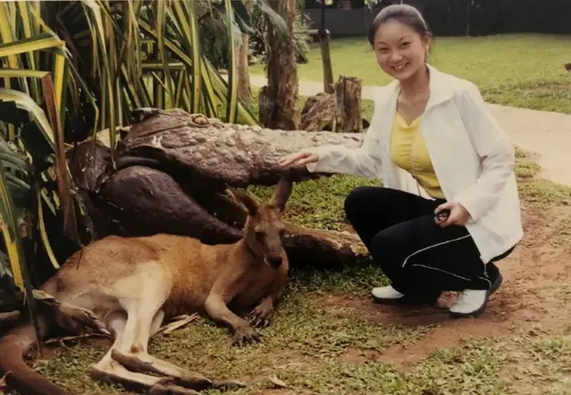 “土妹”陳婷：18歲跟了張藝謀，無(wú)名無(wú)分伺候11年，現(xiàn)終于成贏家