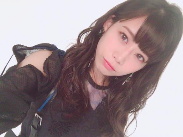 豐滿車燈奪人眼球！日本正妹偶像 奧津マリリ 美照賞
