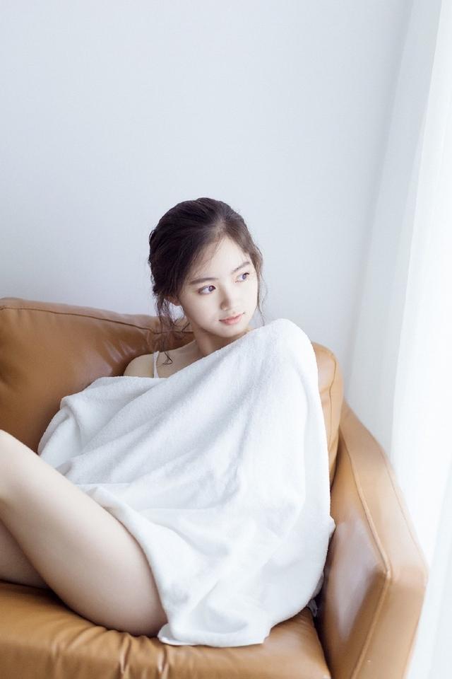 90后清純模特早晨性感私房照