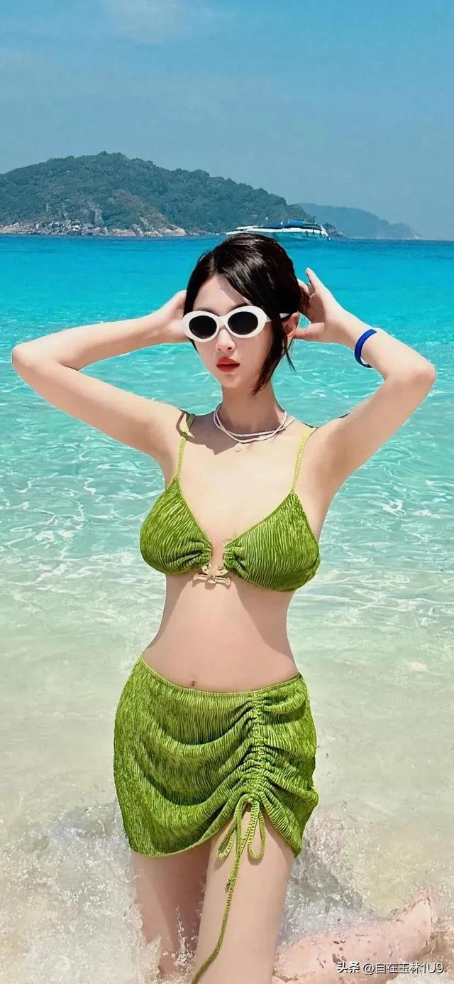 沙灘美女‖性感內(nèi)衣秀