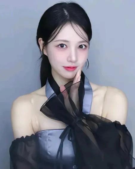 韓國啦啦隊網(wǎng)紅美女LeeHoZeong身材確實很出色