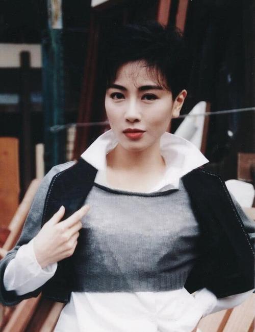 “短發(fā)女神”袁潔瑩的香艷情史，和她的出道經(jīng)歷