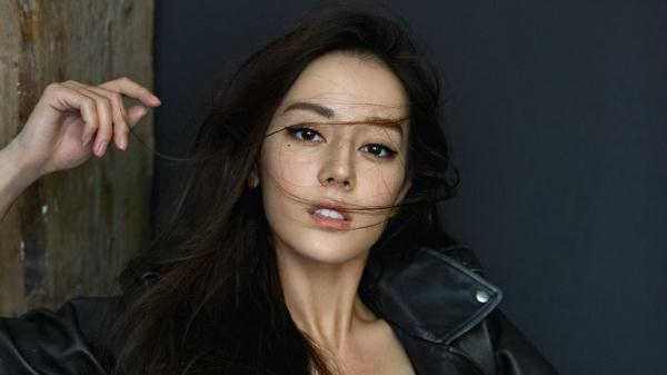 熱巴的鼻子，娜扎的嘴，佟麗婭的眼睛，“合成”之后卻撞臉?biāo)? onerror=