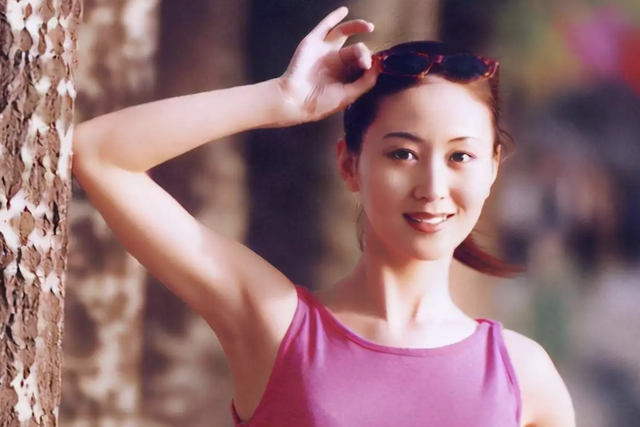 中國初代裸模湯加麗：被父親嫌棄，和丈夫離婚，今48歲成單親媽媽