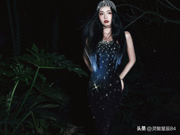 林允穿黑色鑲鉆緊身裙性感迷人 化身叢林蛇女神秘嫵媚！