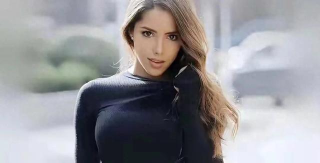 大毒梟私生活：選美皇后淪為情婦，瘋狂追求大胸美女并讓她們豐胸