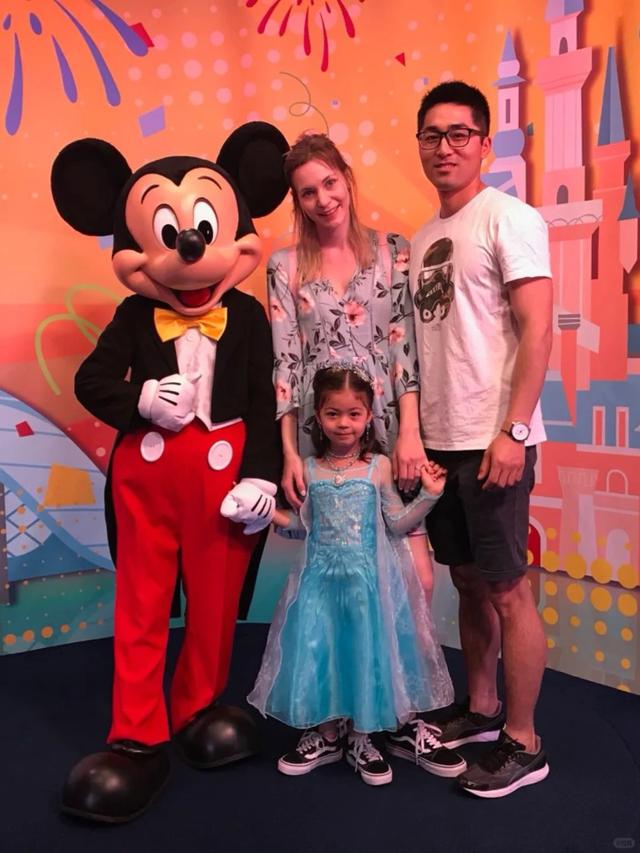 湖北小伙娶澳洲美女，婚后生倆娃，媳婦年入40萬，小伙成全職奶爸