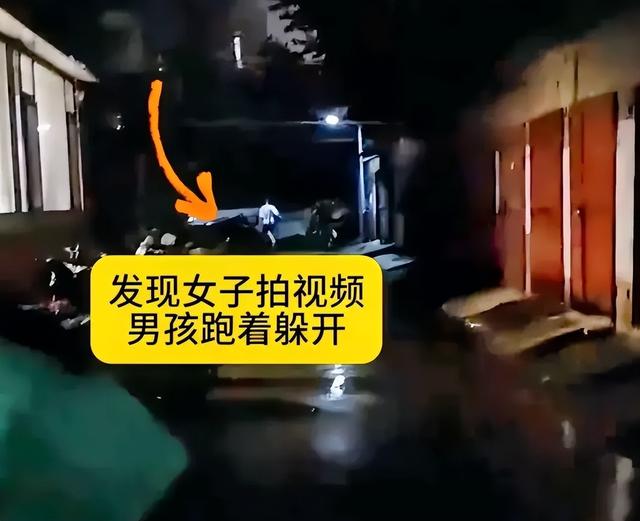 變態(tài)！女子逛街被要求脫下絲襪，網(wǎng)友：受害者不止女性！
