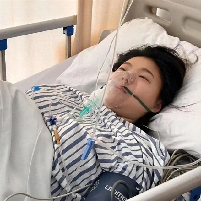吳艷妮又被罵了，黑絲寫真曝光，明明身材有料，奈何P圖手段過分