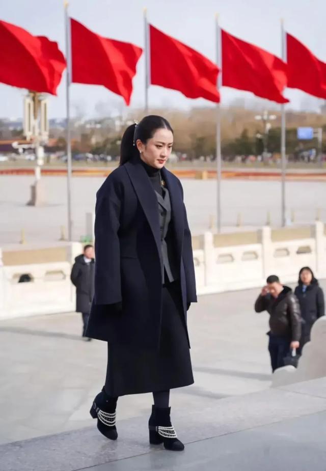 顏值爆表！泰國美女總理訪華，特級保鏢竟是“冷面女戰(zhàn)神”