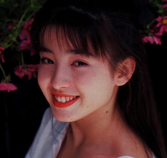 日本女神，17歲拍全裸寫真，34歲嫁豪門19年不生子仍被寵上天