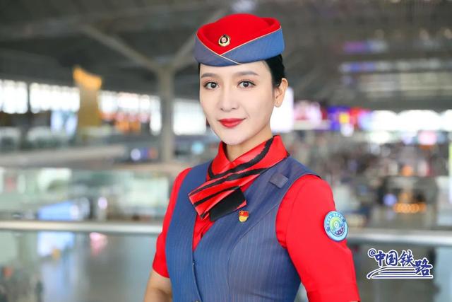 乘務(wù)員小姐姐換制服啦！
