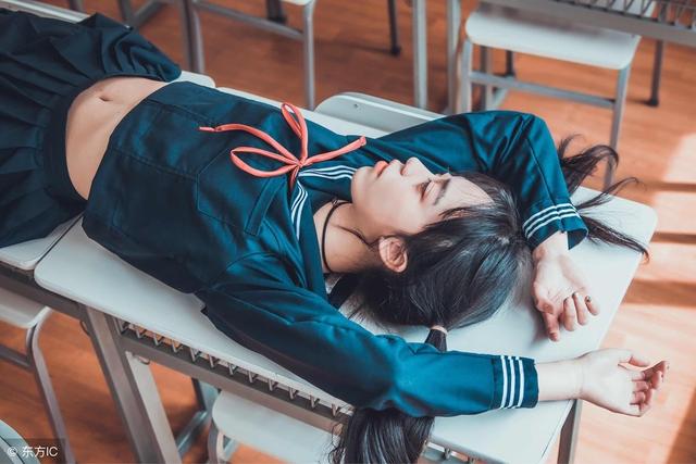 小說：女神遭到綁架，林小夕挺身而出，結(jié)果兩人都被綁到深山老林