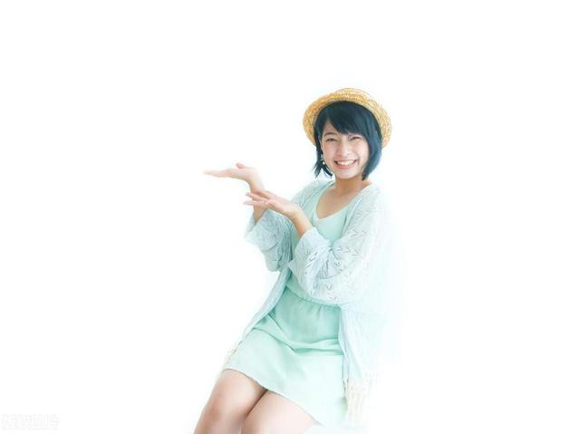 韓國美女模特酒店床上妖嬈美腿性感ol裝寫真