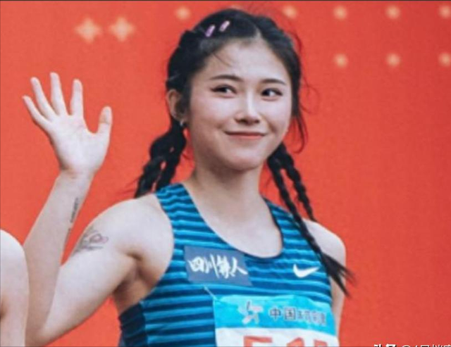 吳艷妮又被罵了，黑絲寫真曝光，明明身材有料，奈何P圖手段過分