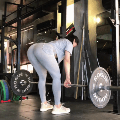 國產(chǎn)99年健身美女，蘿莉外表，完美身材，分享女性臀部訓(xùn)練動作