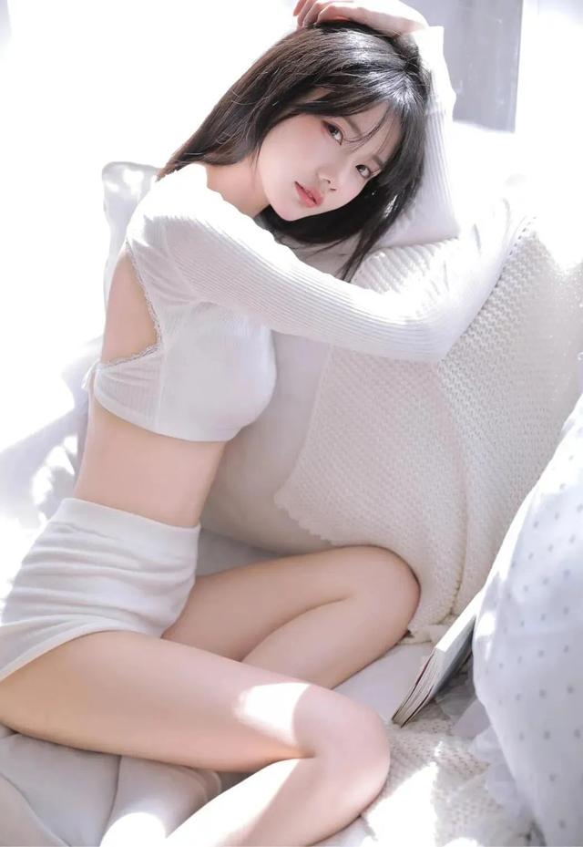 美女寫真：純欲，牛奶肌少女～