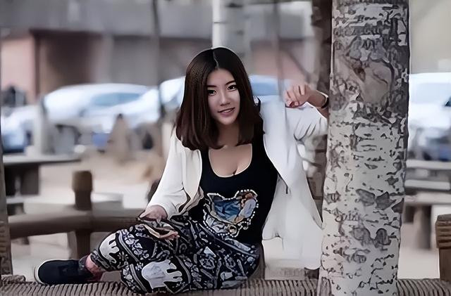 花費(fèi)上千萬，挑戰(zhàn)極限運(yùn)動(dòng)，24歲翼裝飛行女神魂斷天門山，值得嗎