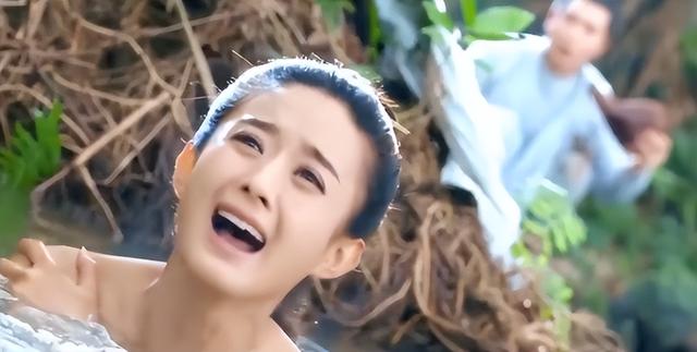同樣是“美人出浴”，有的清純嫵媚惹人憐，剩下的只想摁水里
