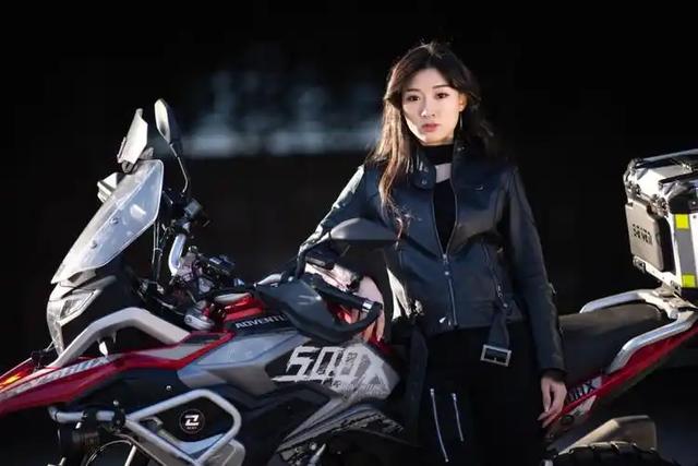 19歲機(jī)車女網(wǎng)紅去世，目擊者曝光細(xì)節(jié)，現(xiàn)場(chǎng)慘烈，喜歡穿絲襪飆車