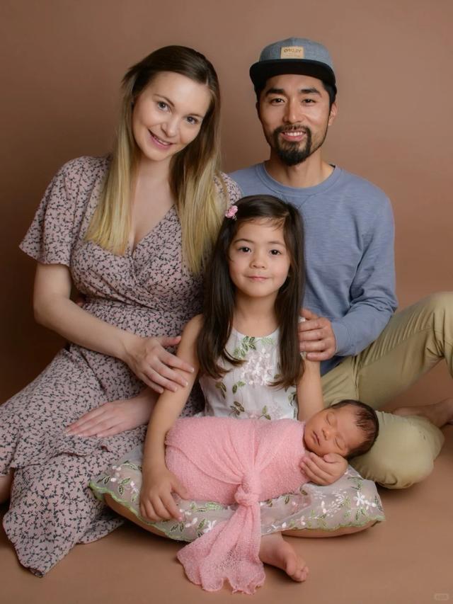 湖北小伙娶澳洲美女，婚后生倆娃，媳婦年入40萬，小伙成全職奶爸