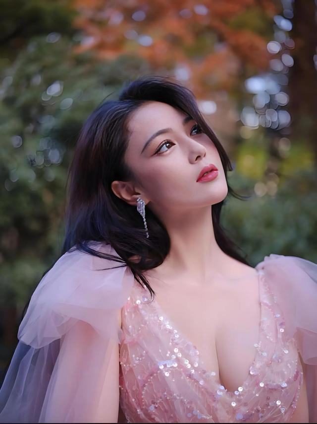 張馨予也太美了！豐乳肥臀，致命誘惑！