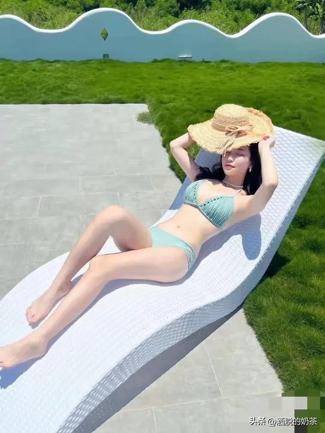 比基尼福利！性感美女藍色編織比基尼泳池寫真