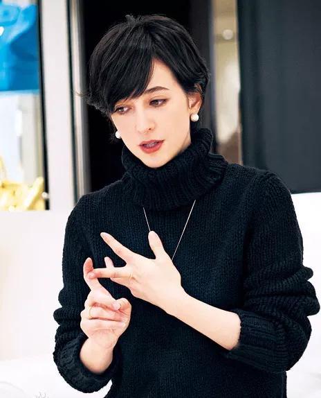 41歲日本最美女主播，高嫁前首相兒子，可小3歲花心丈夫頻頻出軌