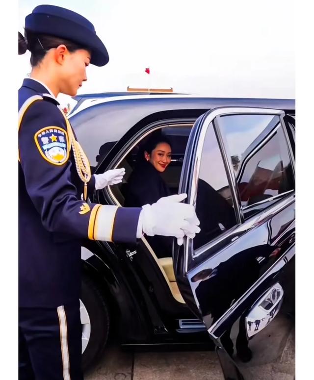 顏值爆表！泰國美女總理訪華，特級保鏢竟是“冷面女戰(zhàn)神”