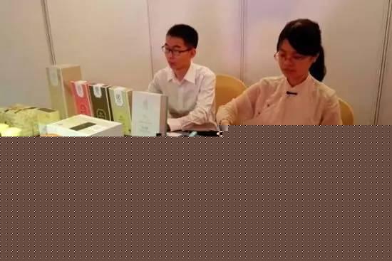 71名膚色不同的女官員為啥一起跑到中國(guó)村莊來(lái)？