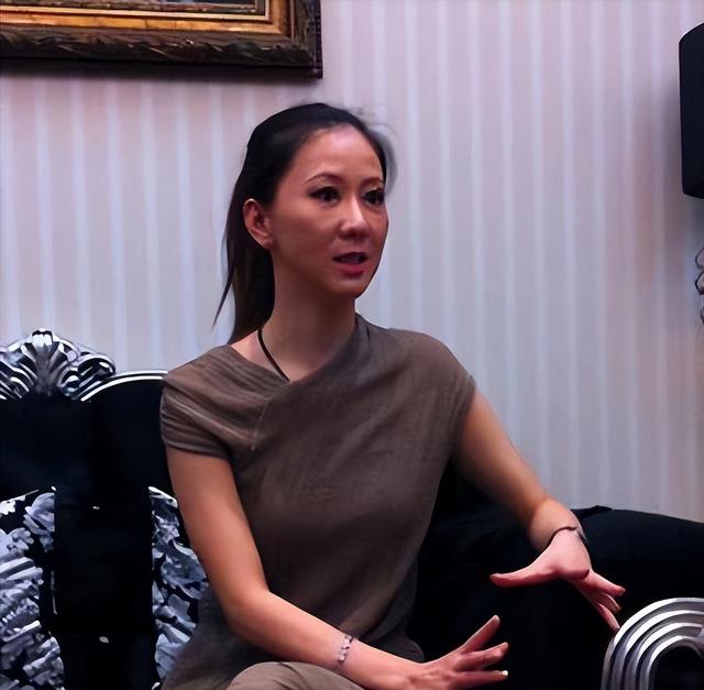中國初代裸模湯加麗：被父親嫌棄，和丈夫離婚，今48歲成單親媽媽