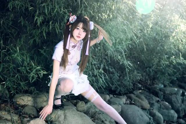 中華小娘子COS，白絲、旗袍甜妹，這顏值和身材簡直太太太愛了