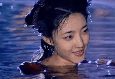 同樣是“美人出浴”，有的清純嫵媚惹人憐，剩下的只想摁水里