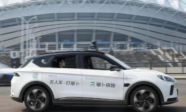 毀三觀!兩女子乘坐出租車,不給車費(fèi)允許摸胸,司機(jī)還發(fā)視頻炫耀