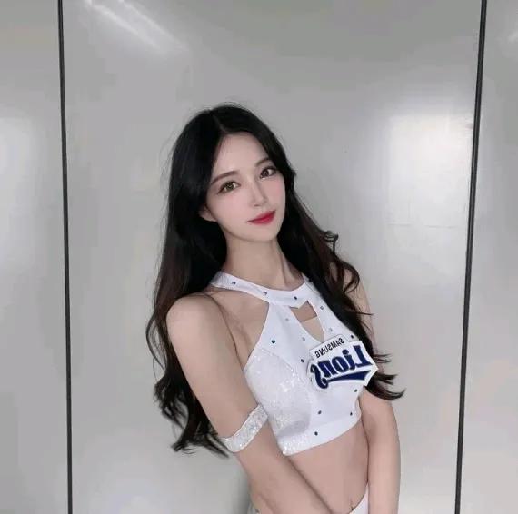 韓國啦啦隊網(wǎng)紅美女LeeHoZeong身材確實很出色