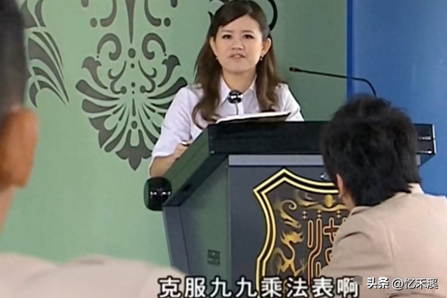 牛角胸罩，誘惑式舔刀尖，這些顛覆三觀的鏡頭，看完讓人一言難盡