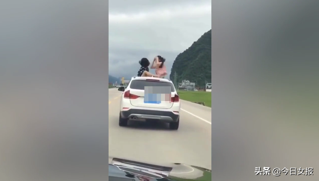 兩妙齡女子寶馬車頂劃拳視頻火了！不是“好嗨喲”是“超危險”！
