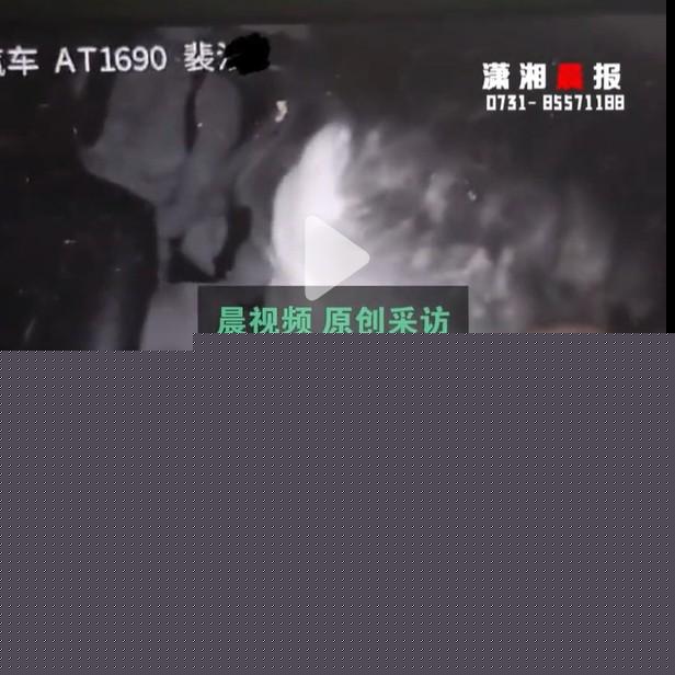 司機(jī)無(wú)恥！美女沒(méi)臊！重慶出租車摸胸事件，這個(gè)瓜吃得有點(diǎn)惡心