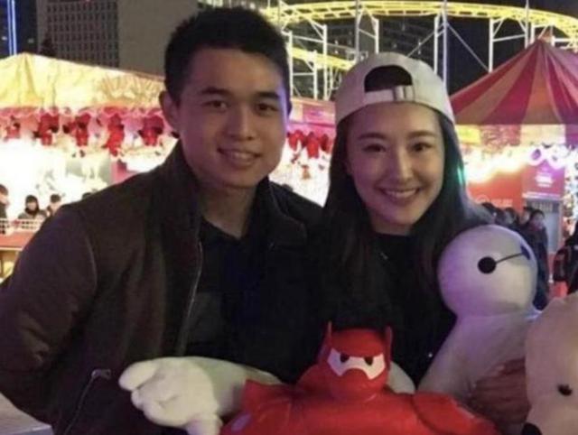TVB紅毯眾多美女云集，不畏寒冷穿黑絲短裙露長腿，身材凹凸有致