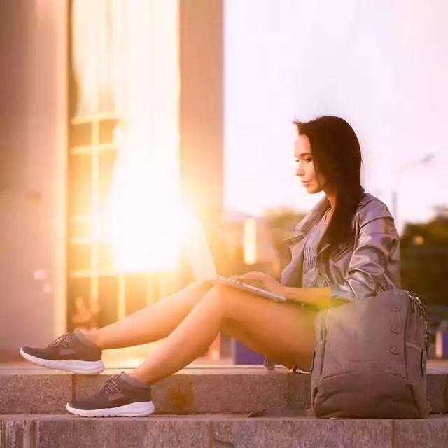 烏克蘭美女的斜杠人生：鐵路工程師變網(wǎng)紅，力推中國(guó)品牌