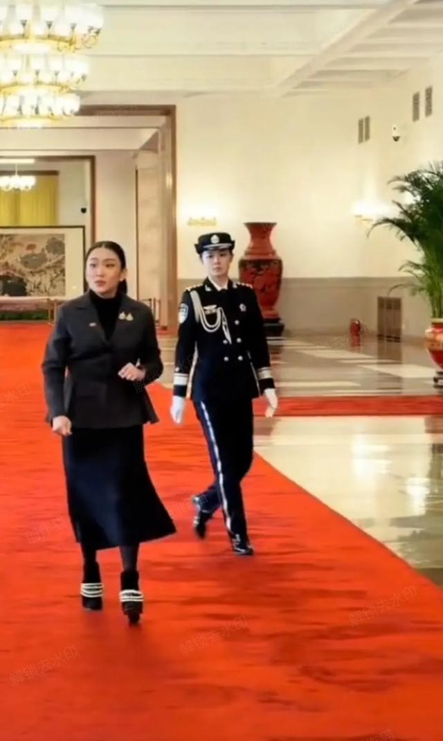 顏值爆表！泰國美女總理訪華，特級保鏢竟是“冷面女戰(zhàn)神”