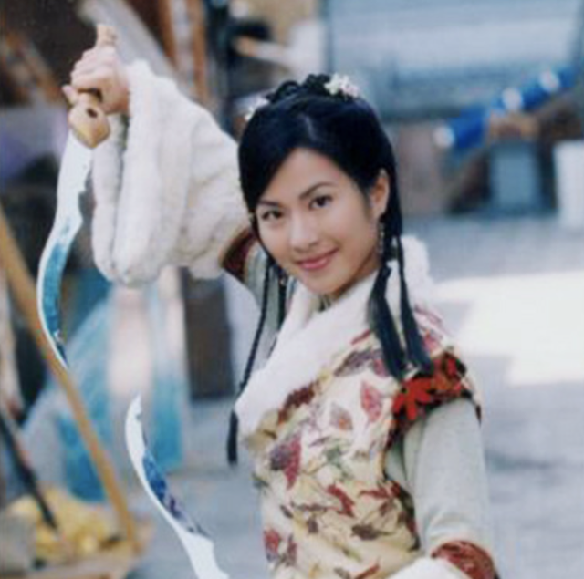 葉璇“變臉”？6位港風(fēng)女神容顏大改：有的圓臉變尖臉，有的臉僵