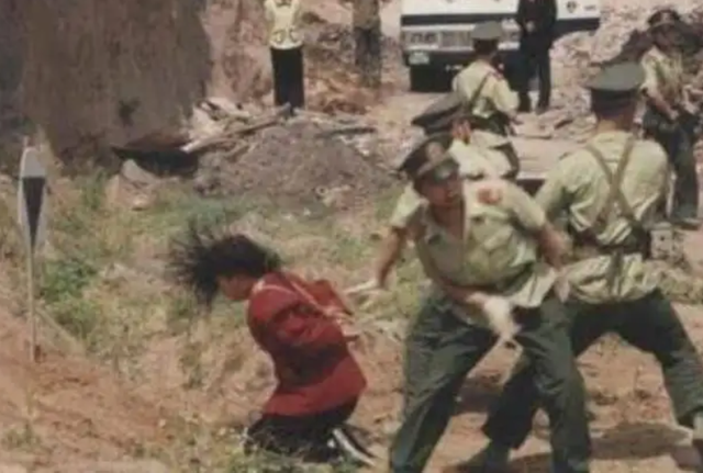 2005年，美女死刑犯畢麗梅被槍決，意外蘇醒后，家屬哀求饒她一命