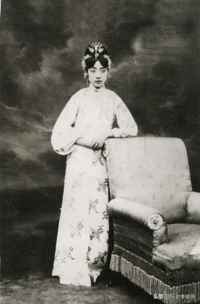 末代皇后婉容：晚清公認(rèn)的美女，瘋狂吸食鴉片致使兩條腿都無(wú)法動(dòng)