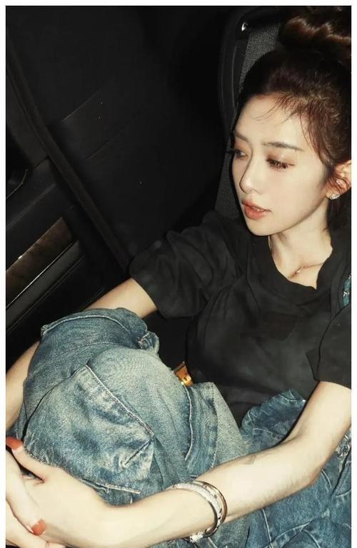 三只羊：性感美女主播卓仕琳，拌胸寫真身材勁爆，連看99次?。? onerror=