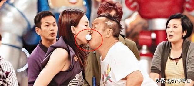 強(qiáng)吻、摸胸、掀裙底，這些男星究竟是真敬業(yè)，還是借機(jī)揩油？