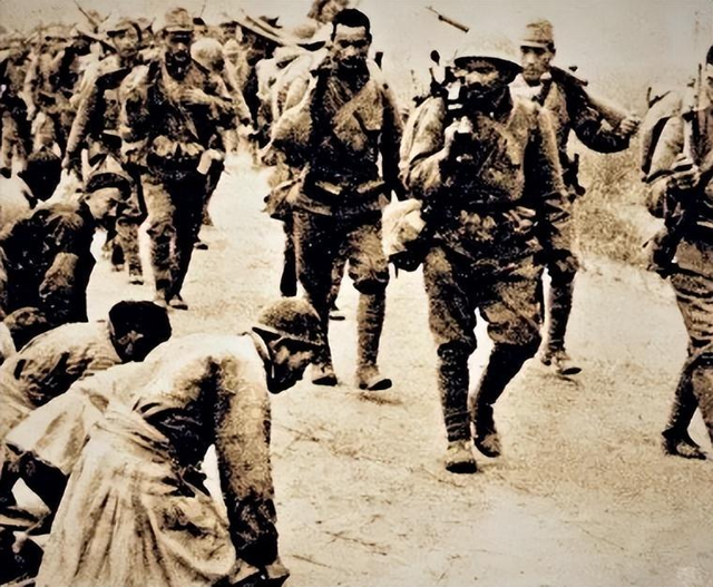 日軍獸行： 當(dāng)著男人的面玷污了女兒，臨走還殘忍割下妻子乳房
