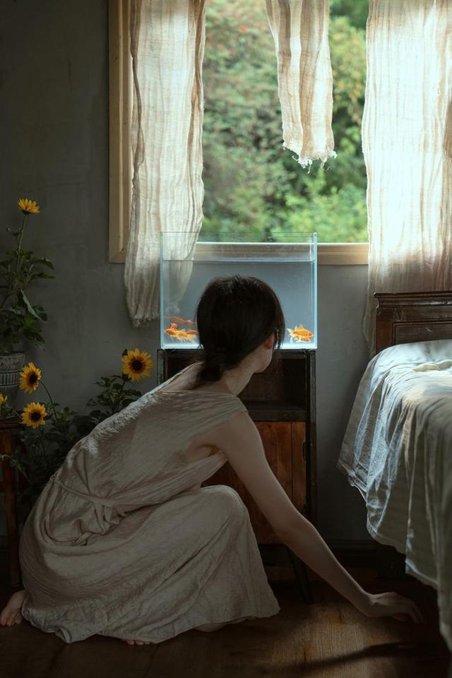 無(wú)所事事的日子:清純美女的寫(xiě)真